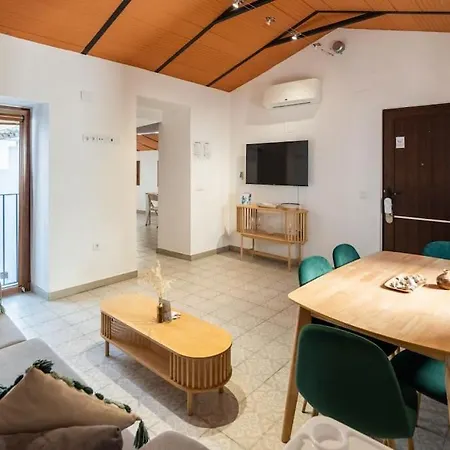 Your Perfect Base For Exploring * Cordoba